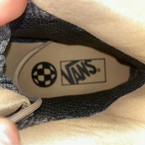 Vans - Picture 6 of 7